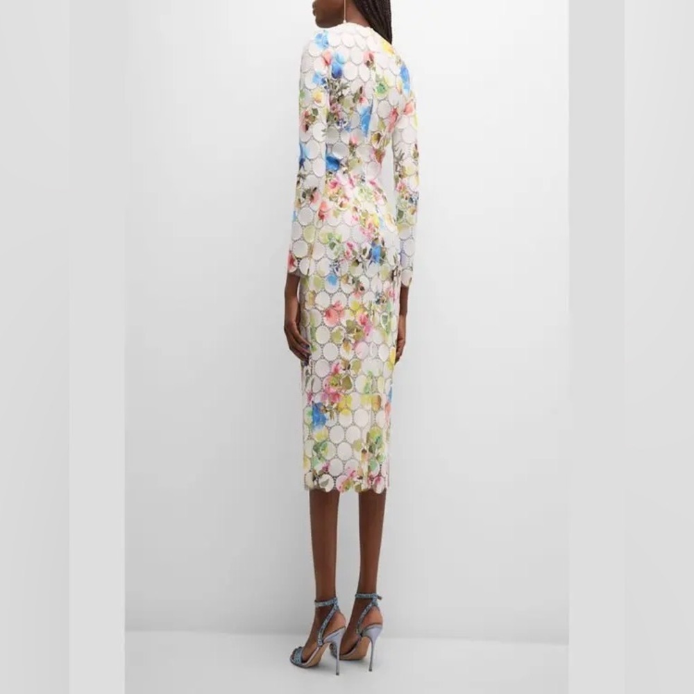 MONIQUE LHUILLIER
Floral-Print Lace Midi Dress
MSRP $2,995 usd - Picture 4 of 13